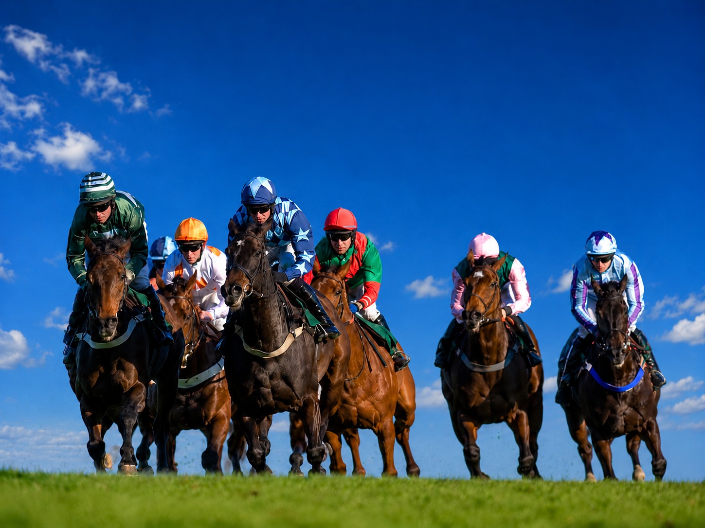 Horse Racing Returns to Towcester